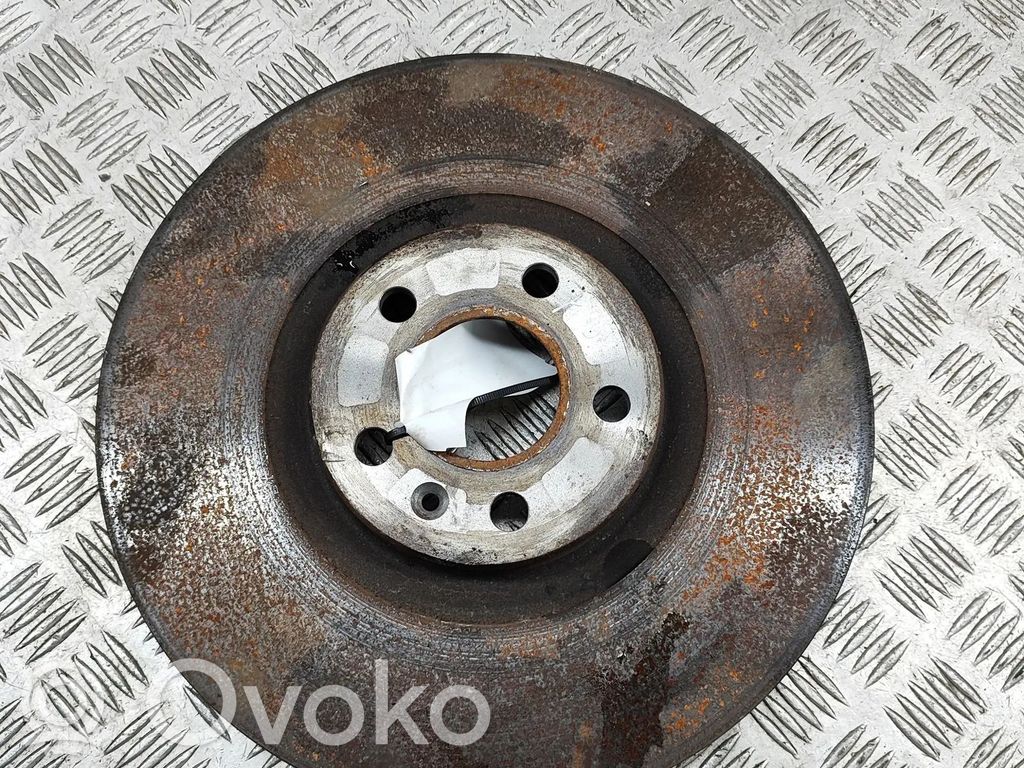 Volvo C40 Etujarrulevy 