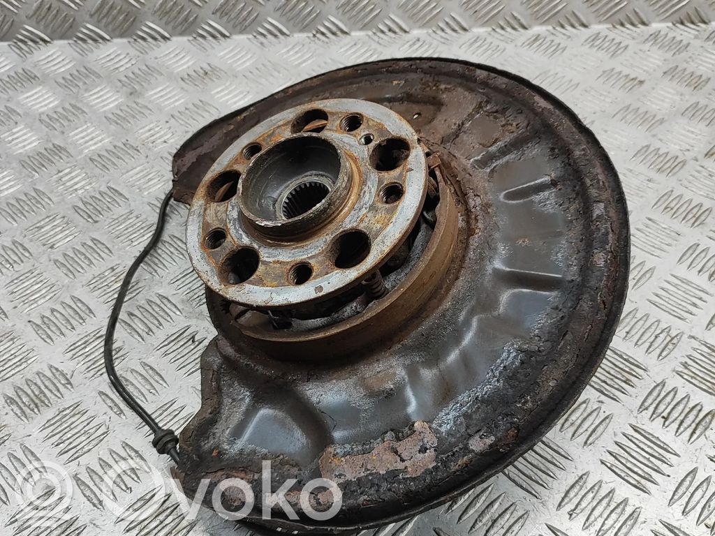 Mercedes-Benz C W204 Mozzo portante ruota posteriore (usato)