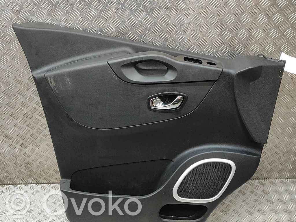 Opel Vivaro Boczki / Poszycie drzwi przednich 