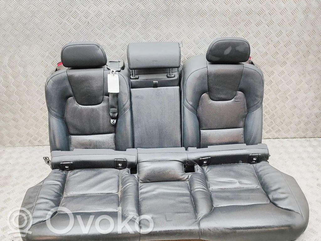 Volvo S90, V90 Takaistuin 
