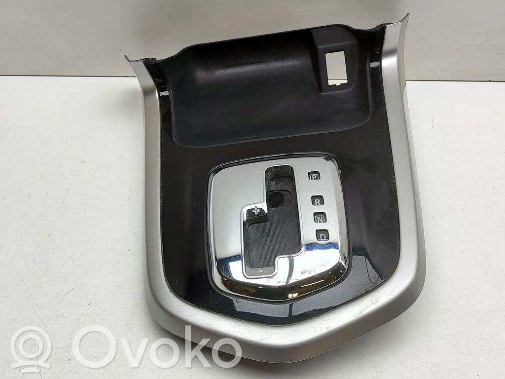 Nissan Navara D23 Ramka drążka zmiany biegów 