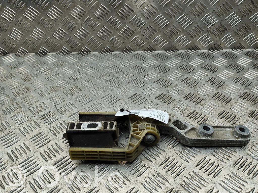 Volvo V60 Engine mount bracket 