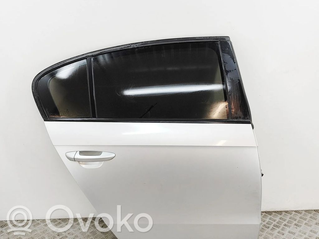 Volkswagen PASSAT B7 Puerta trasera 