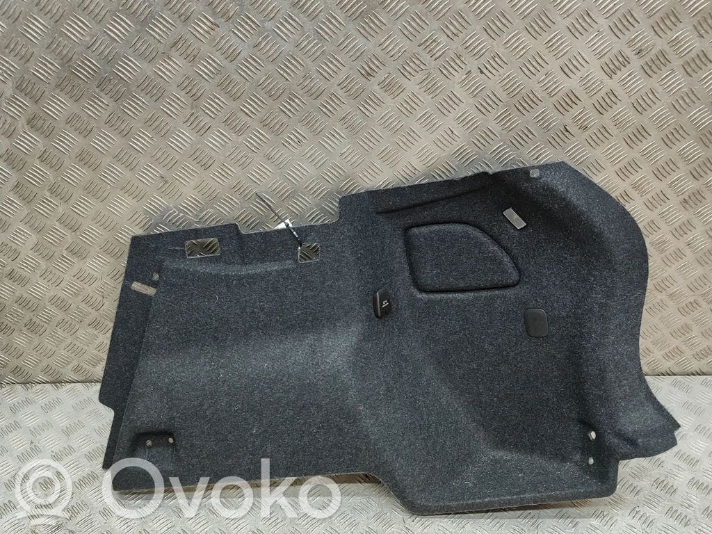 Volvo XC40 Boczek / Tapicerka / bagażnika 