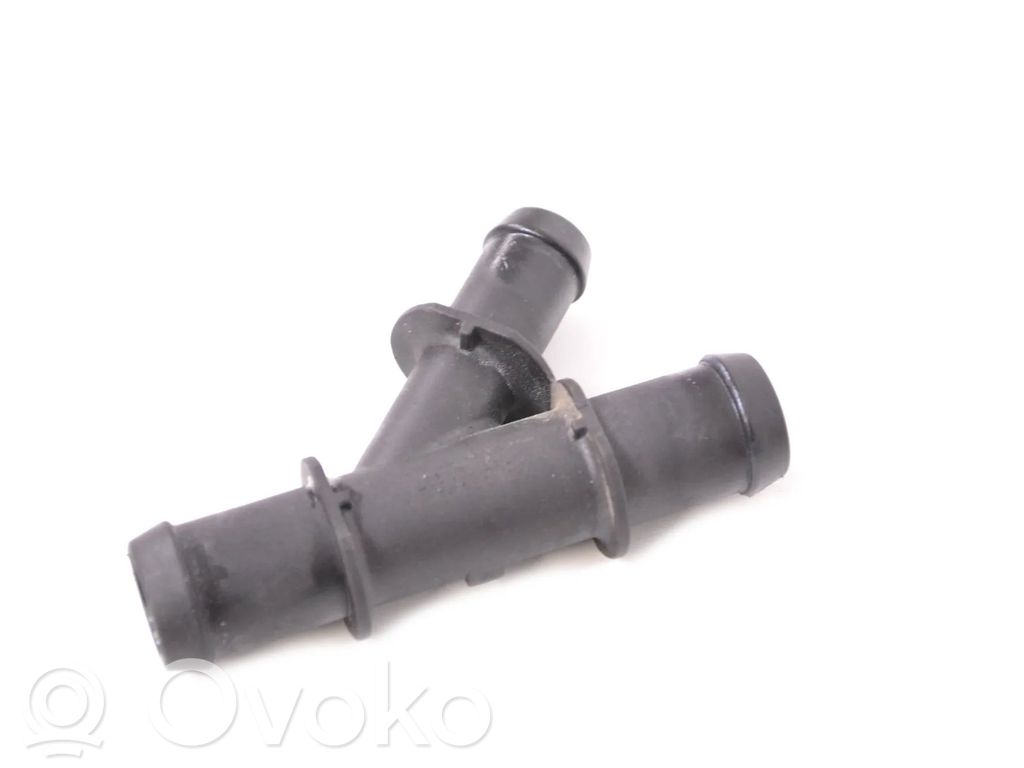 Porsche Macan (95B) Engine coolant pipe/hose 