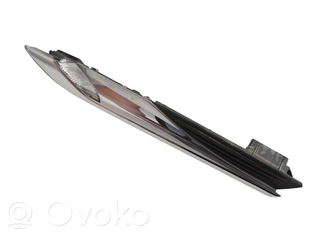 BMW 6 F12 F13 Semnalizator bară față 