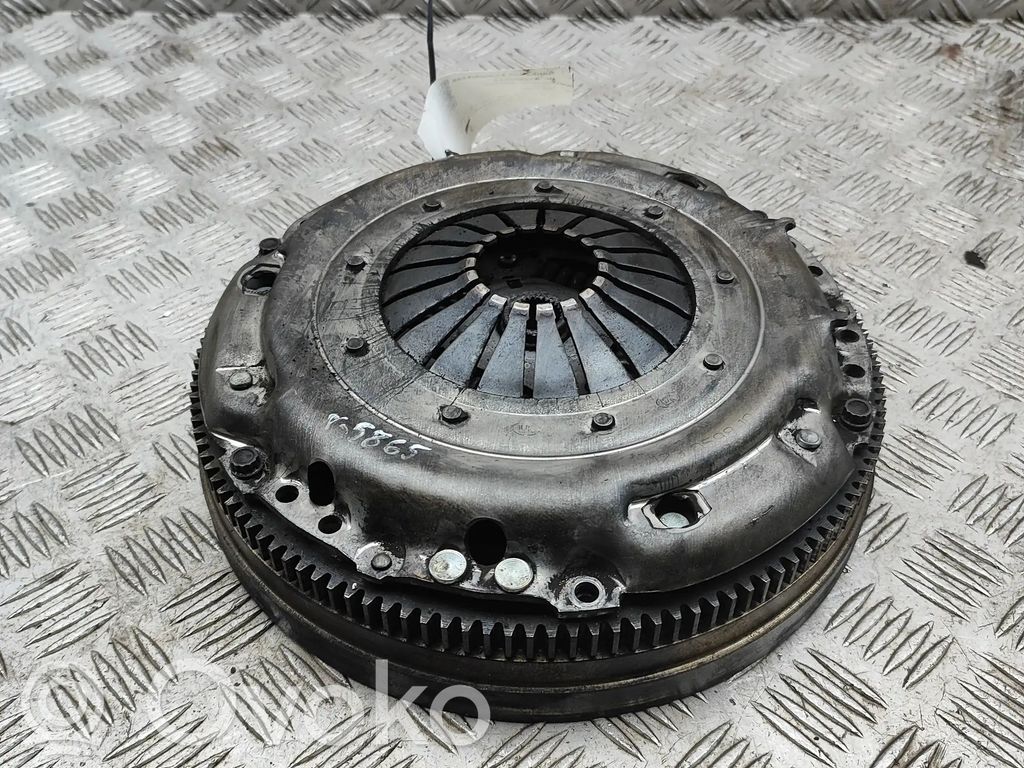 Sprzęgło / Komplet   823082010,123059810,04L105273