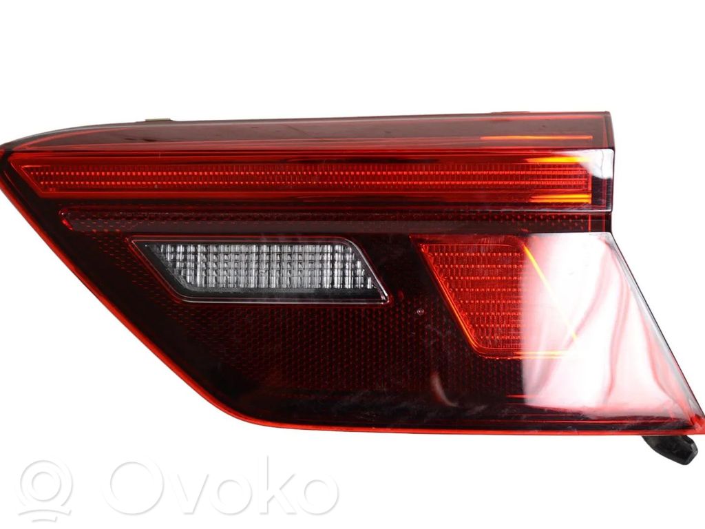 Lampy tylnej klapy bagażnika   5NN945094