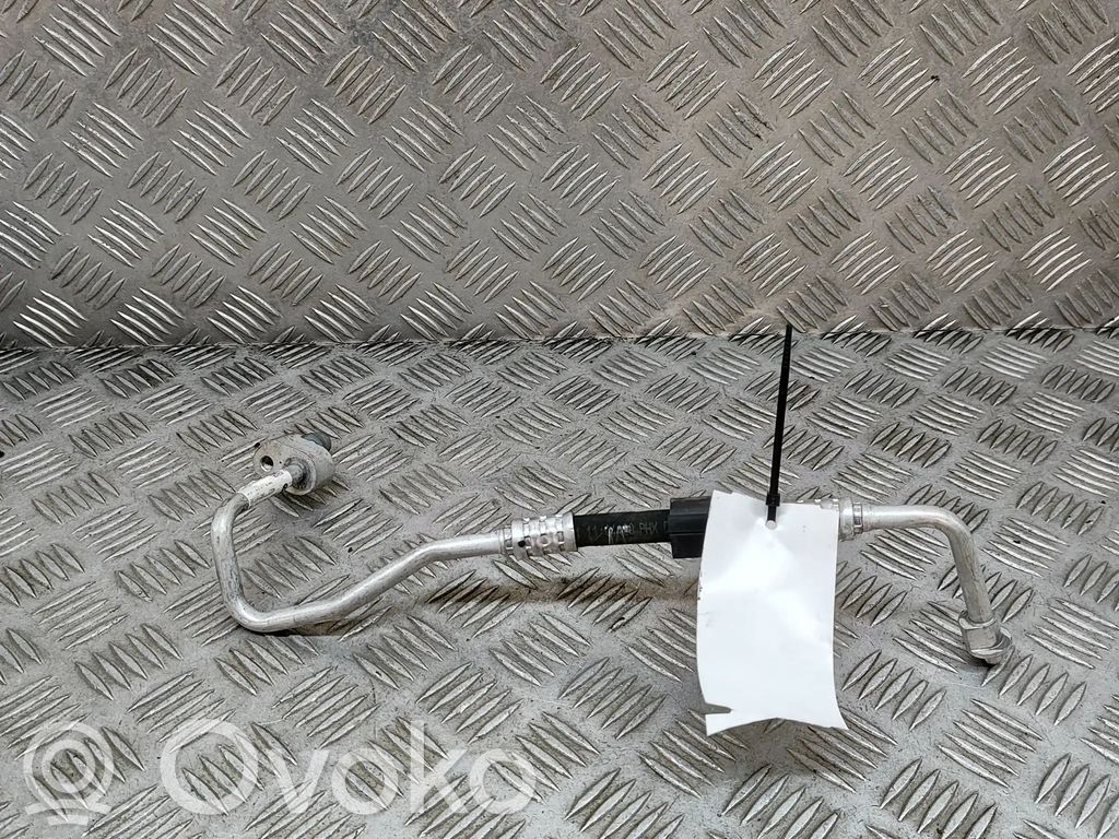 BMW iX Ilmastointilaitteen putki (A/C) 