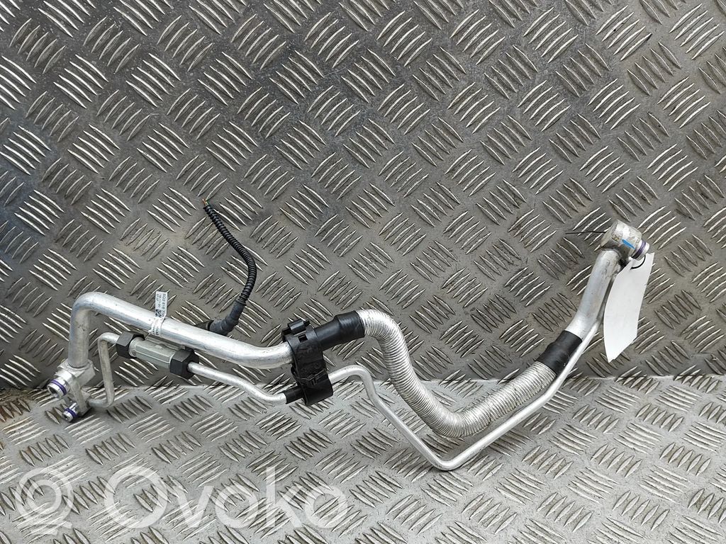 Ilmastointilaitteen putki (A/C)   5Q2816738N,8R0260696B