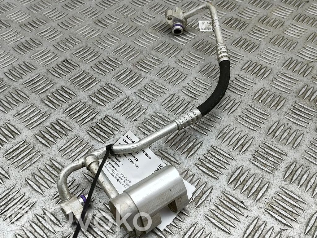 Porsche Taycan 9J1 Ilmastointilaitteen putki (A/C) 