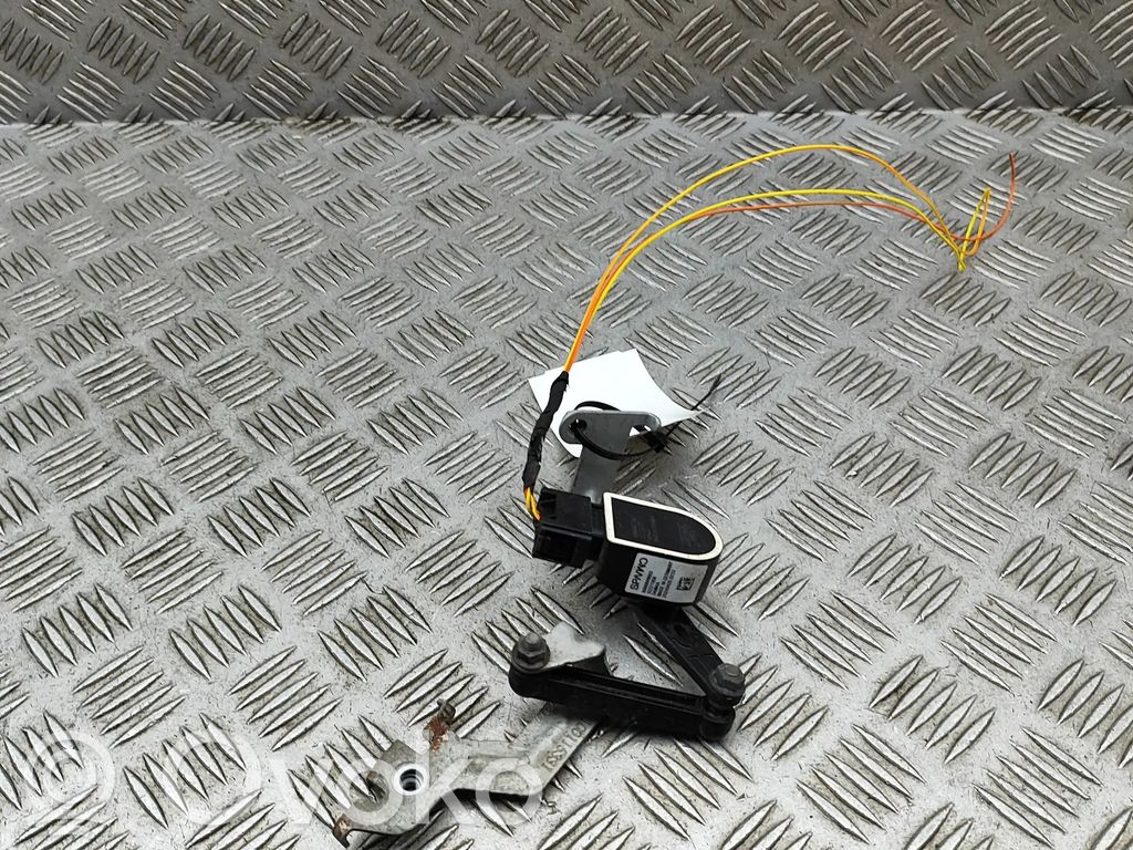 Volvo XC40 Sensor de altura del nivel de la suspensión neumática trasera 