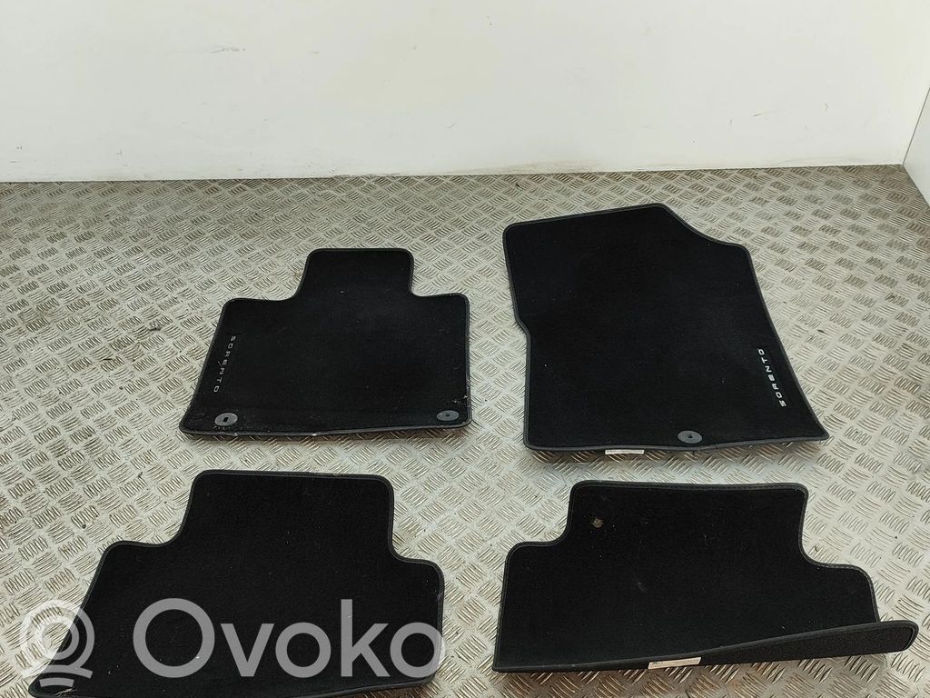 Zestaw dywaników samochodowych   P2143ADE00,P2143ADE00