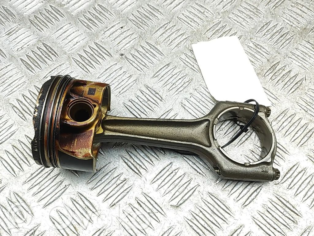 BMW X1 F48 F49 Piston 