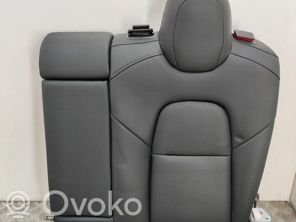 Tesla Model 3 Takaistuin 