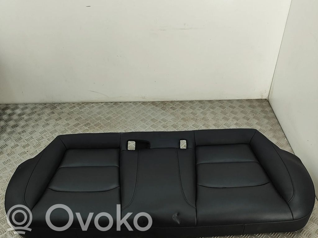 Tesla Model 3 Takaistuin 