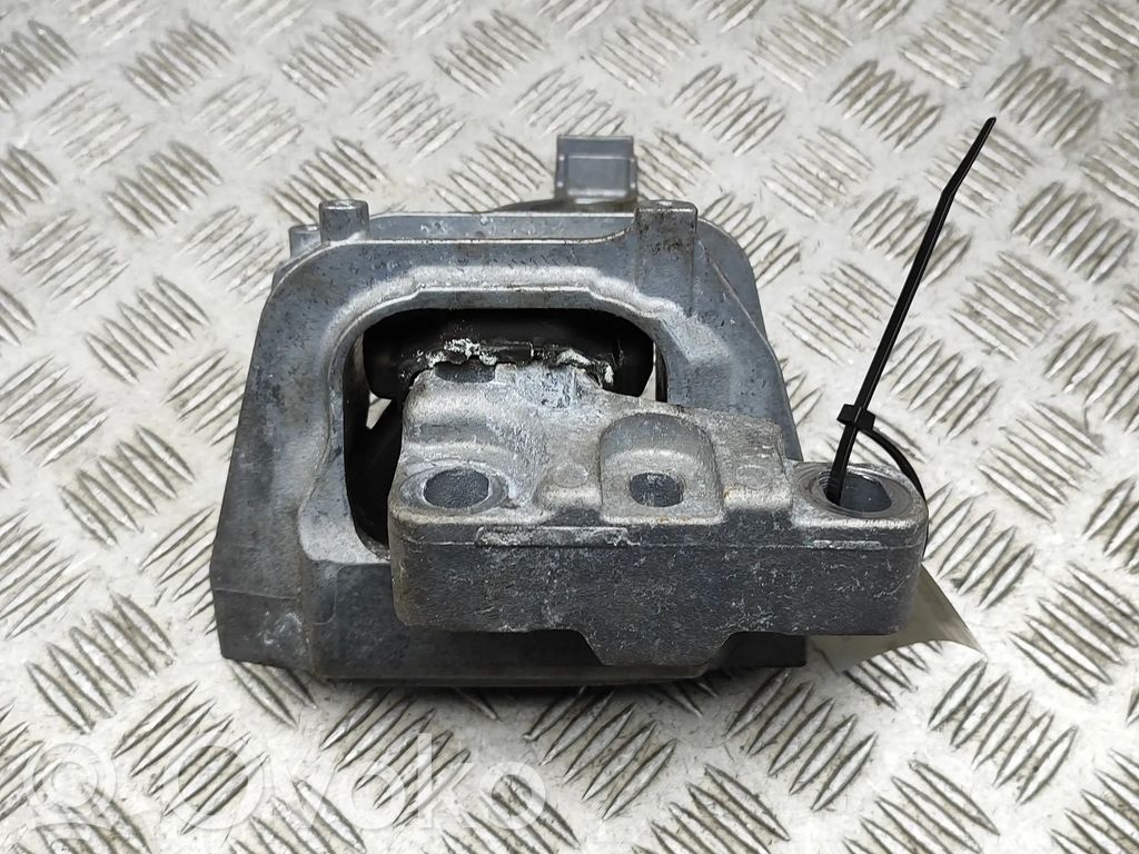 Volkswagen Multivan T7 Engine mount bracket 