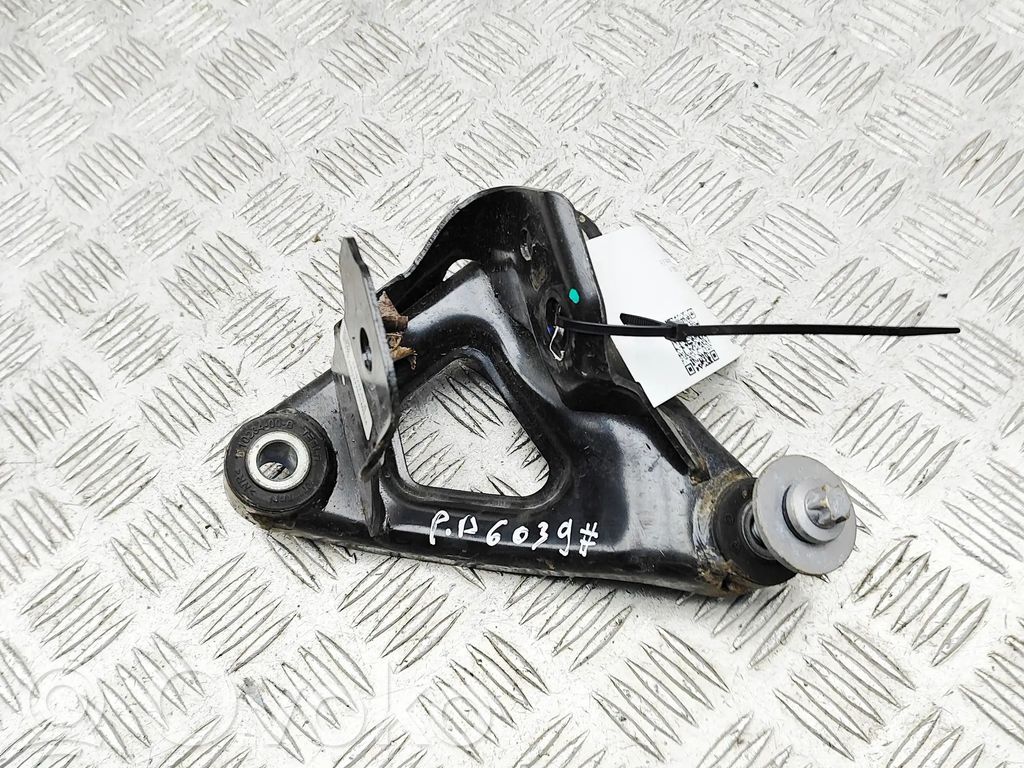 Engine mounting bracket   111023200C