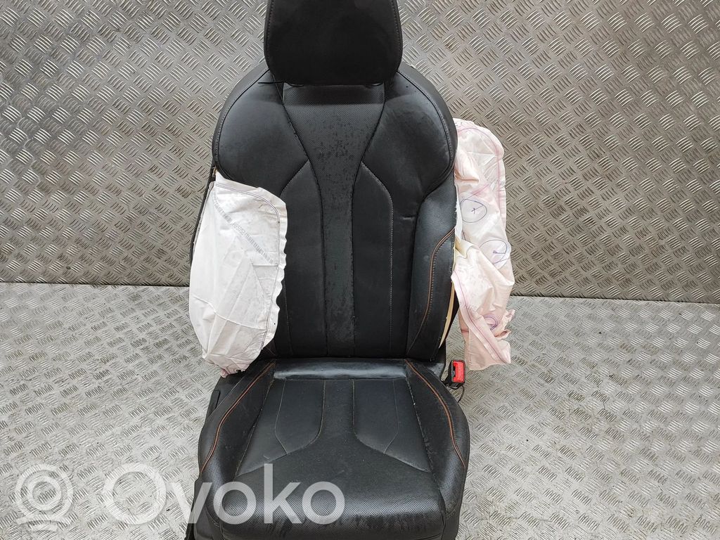 Skoda Enyaq iV Etumatkustajan istuin 