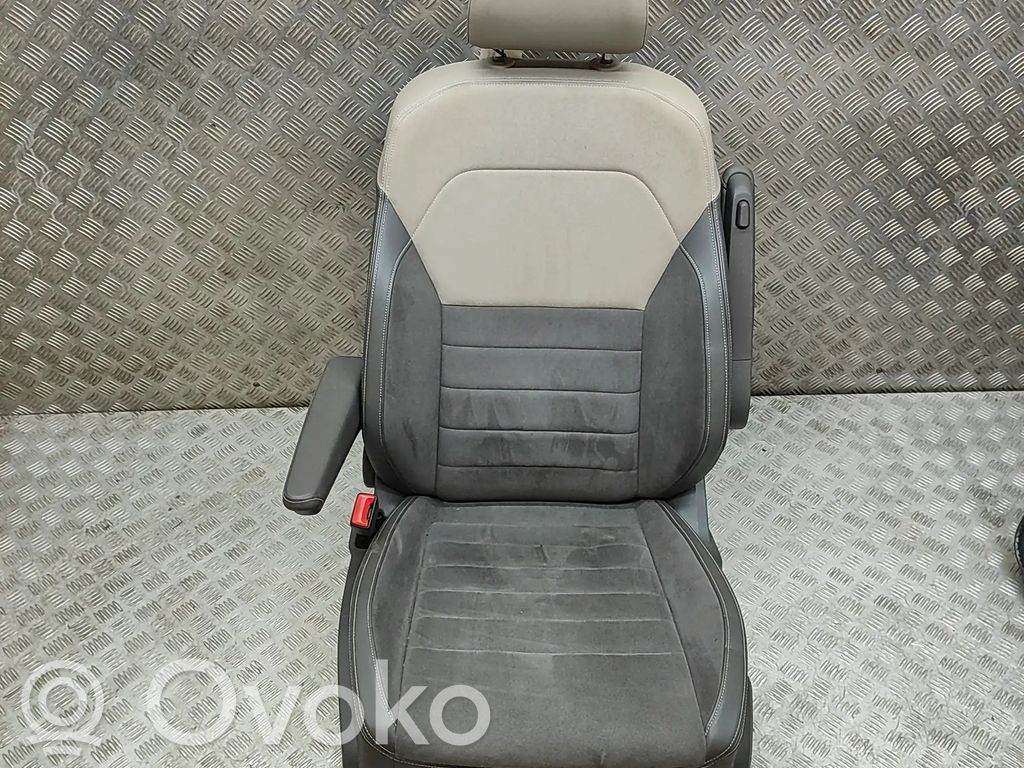 Kuljettajan istuin   7T0881105A,7T0881805BH,7T0881405AE