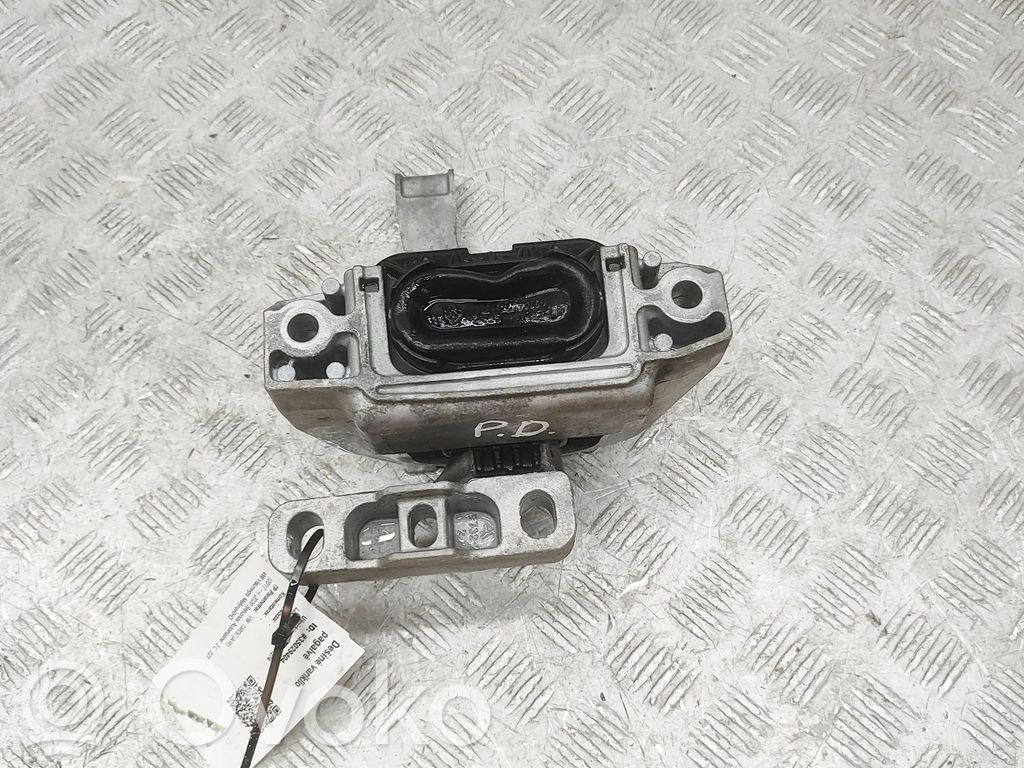 Volkswagen T-Roc Engine mount bracket 