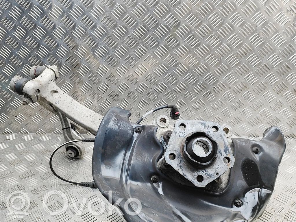 Audi Q7 4M Front wheel hub 
