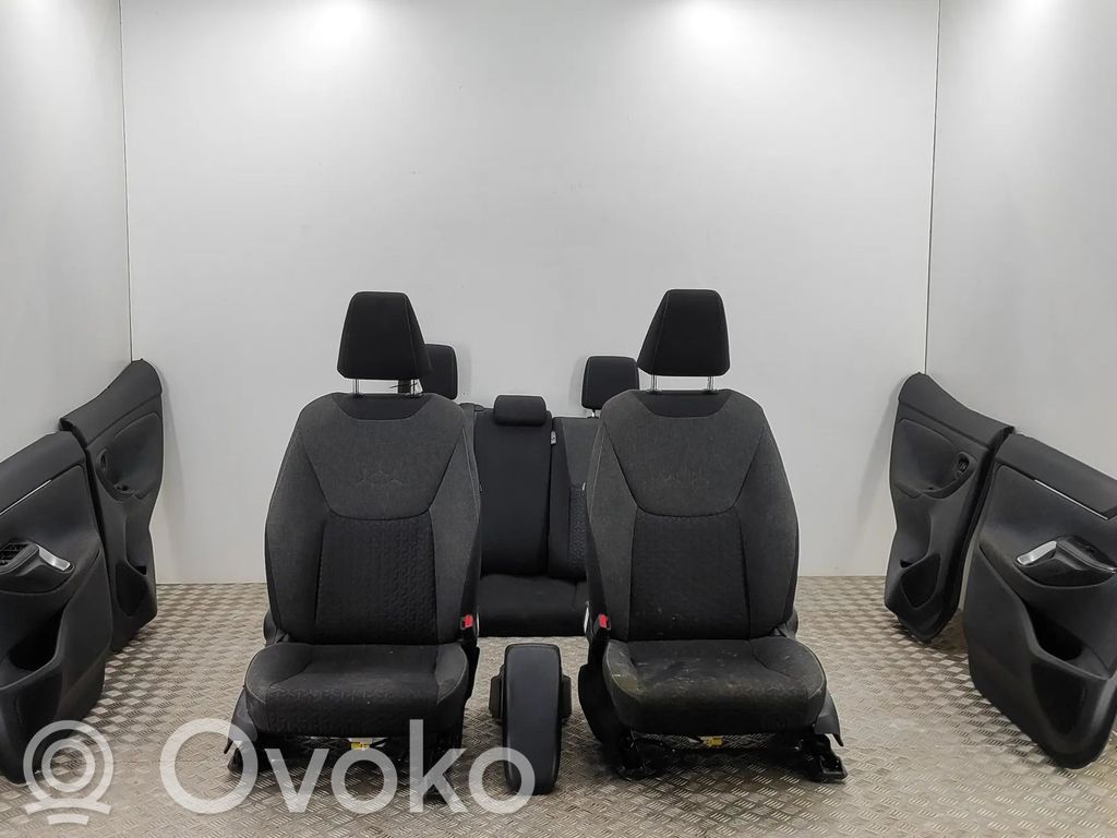 Toyota Yaris Cross Tapicerka / Komplet 