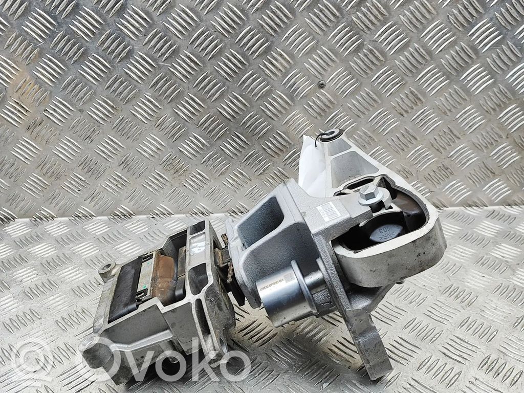 Land Rover Range Rover Evoque L551 Engine mount bracket 