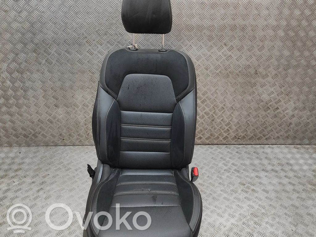 Etumatkustajan istuin   876513829R,873013810R