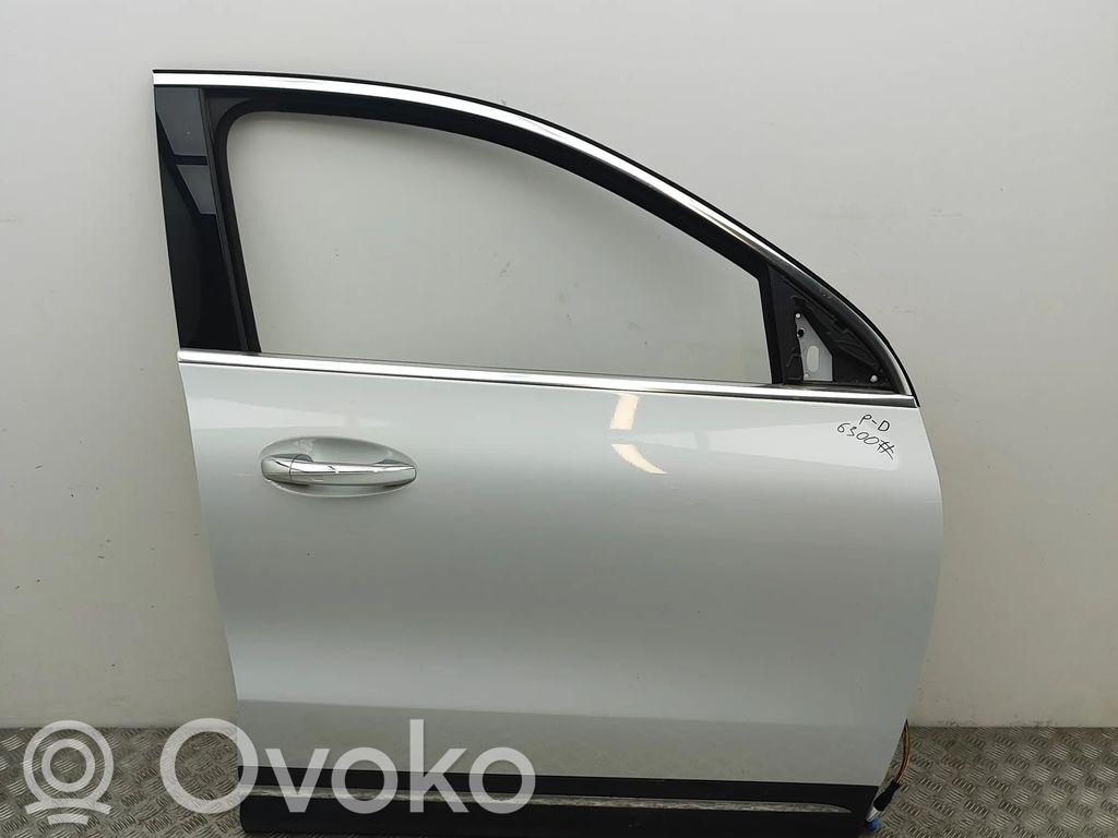 Mercedes-Benz EQA Puerta delantera 