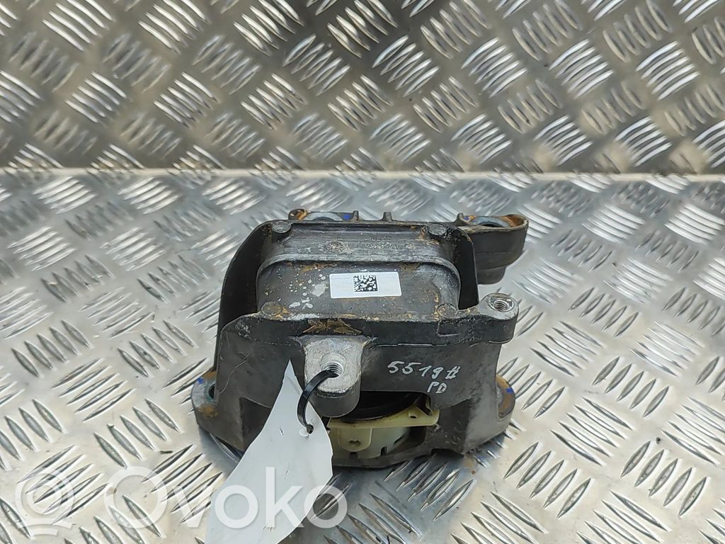 Wspornik / Mocowanie silnika   STHM1001700