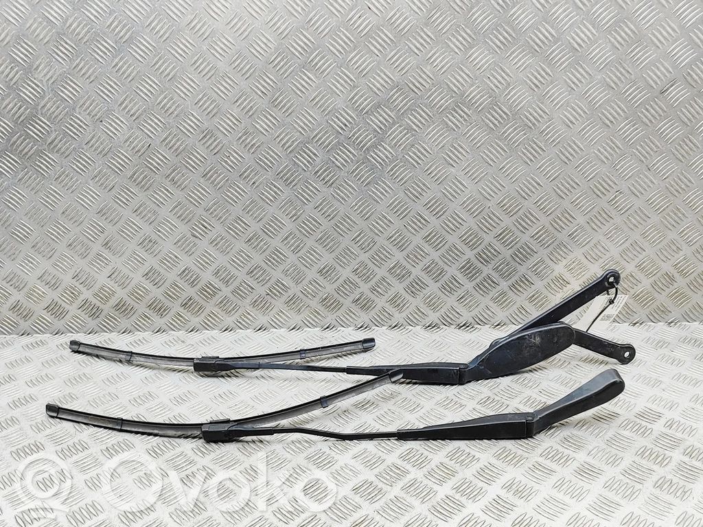 Mercedes-Benz C W205 Balai d'essuie-glace avant