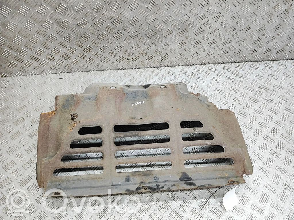 Mitsubishi L200 Placa protectora/protector antisalpicaduras motor