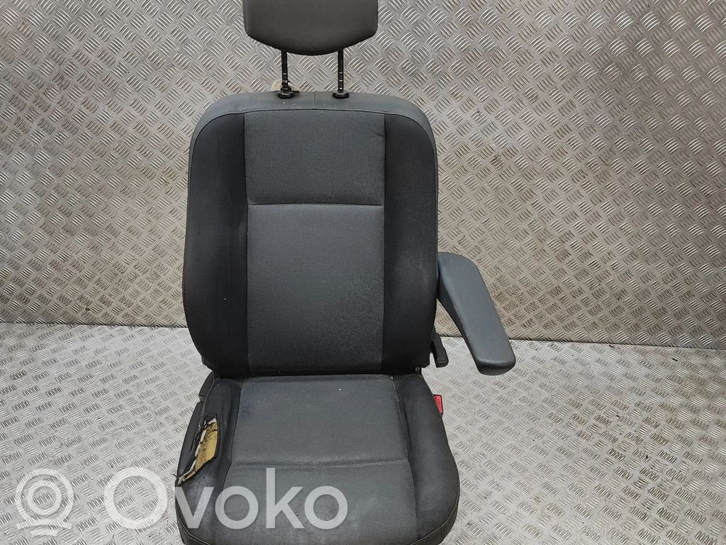 Etumatkustajan istuin   8201690978