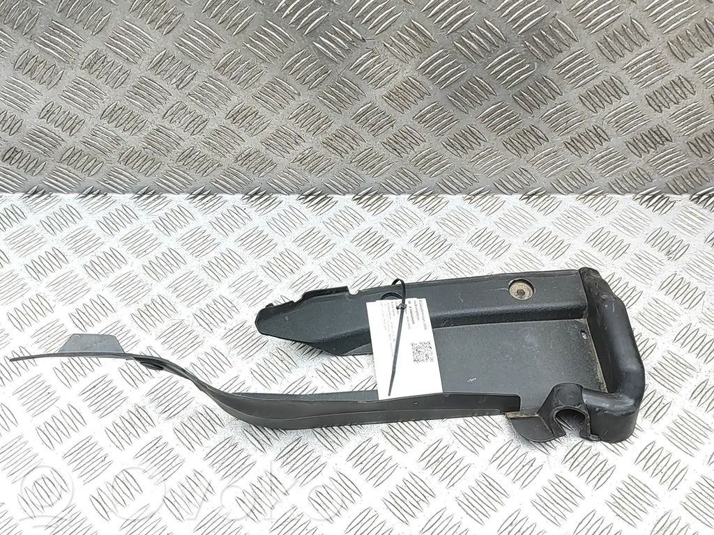 Listwa / Nakładka na błotnik przedni   8MA821169A