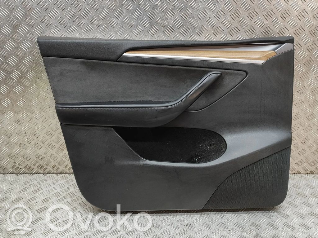 Tesla Model Y Etuoven verhoilu