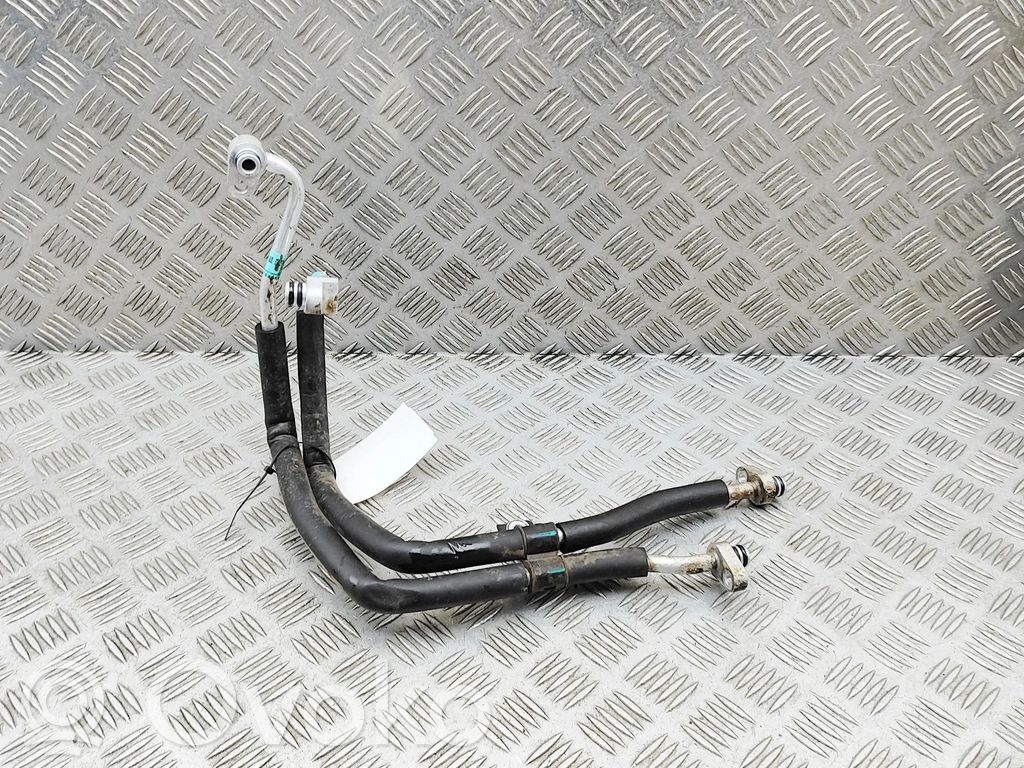 Ilmastointilaitteen putki (A/C)   SC2EM8108350