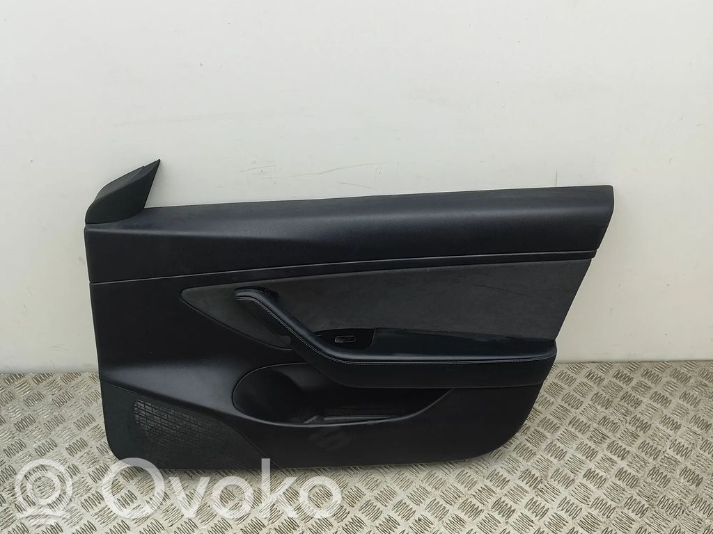 Revestimiento de puerta delantera   107718445C,147730291C,107974100A,109568600F