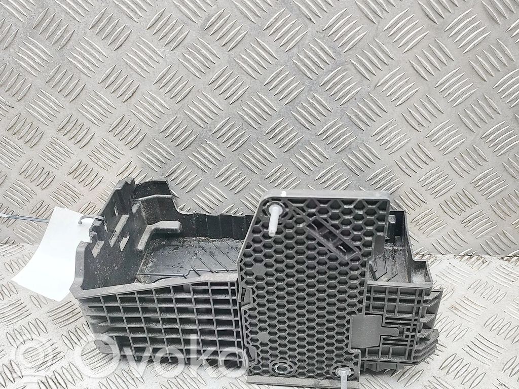 Akkulaatikon alusta   9823533180