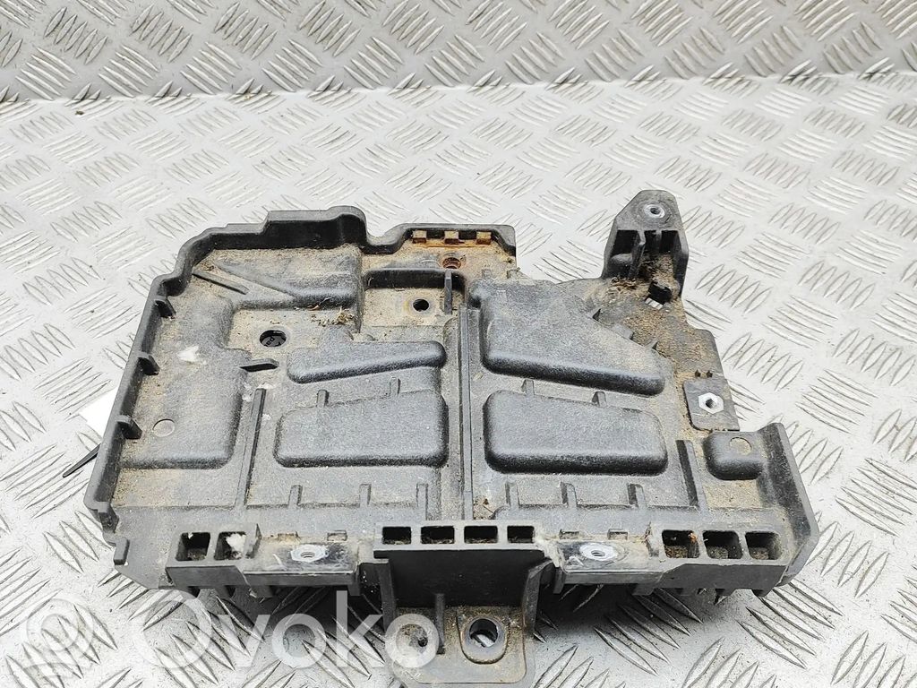 Akkulaatikon alusta   37150J7600