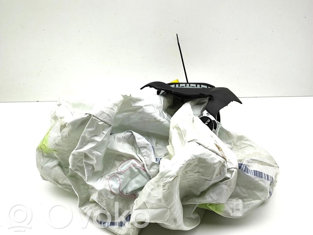 Volvo S90, V90 Airbag dello sterzo