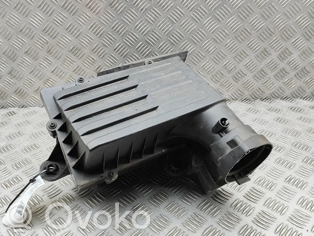 Volkswagen PASSAT B8 Ilmansuodattimen kotelo 