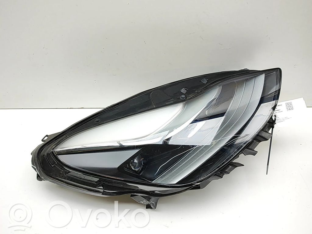 Tesla Model Y Etu-/Ajovalo 