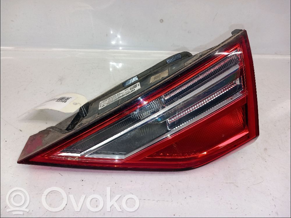 Rear/tail lights   82A945076,82A945076