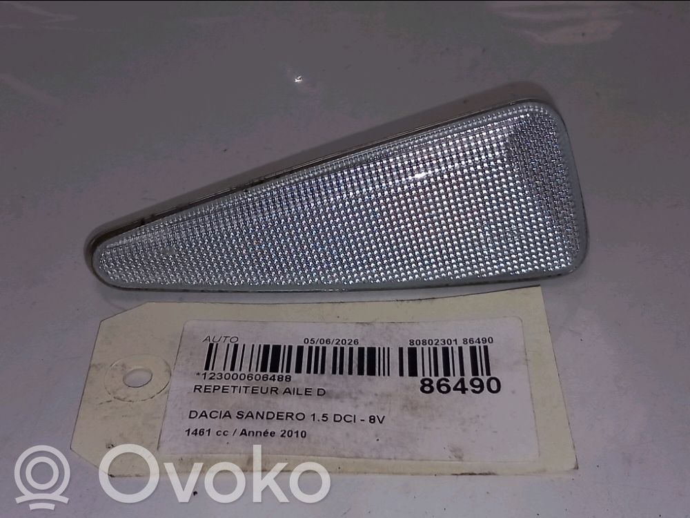 Kierunkowskaz błotnika przedniego   8200602765,8200602765