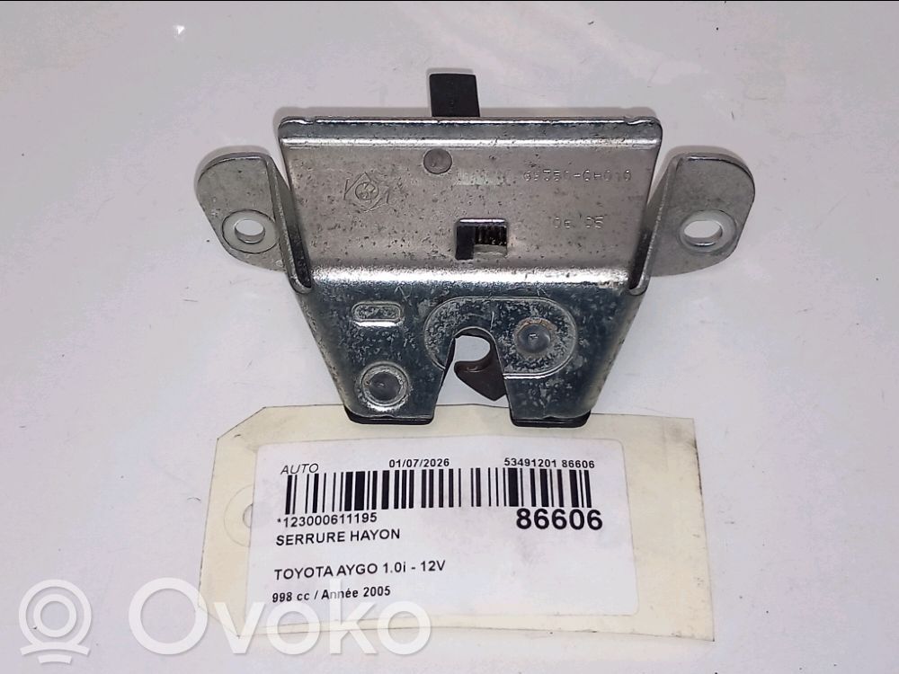 Toyota Aygo AB10 Front door lock 