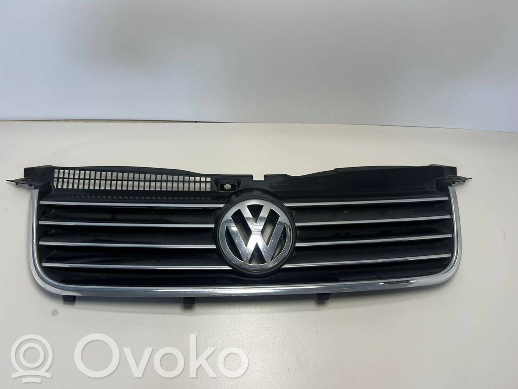 Volkswagen PASSAT B5.5 Maskownica / Grill / Atrapa górna chłodnicy 