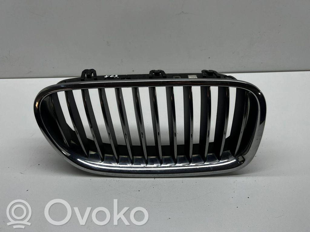 BMW 5 F10 F11 Grotelės viršutinės 