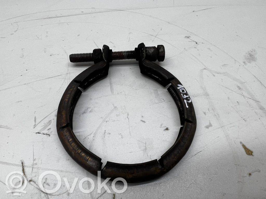 BMW 5 E60 E61 Äänenvaimentimen putken liittimen pidike 