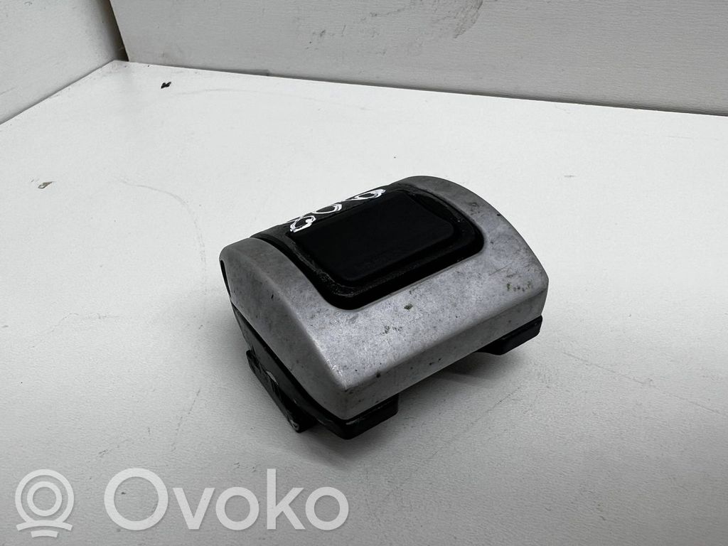 Tie down hook / loop   4F9863539